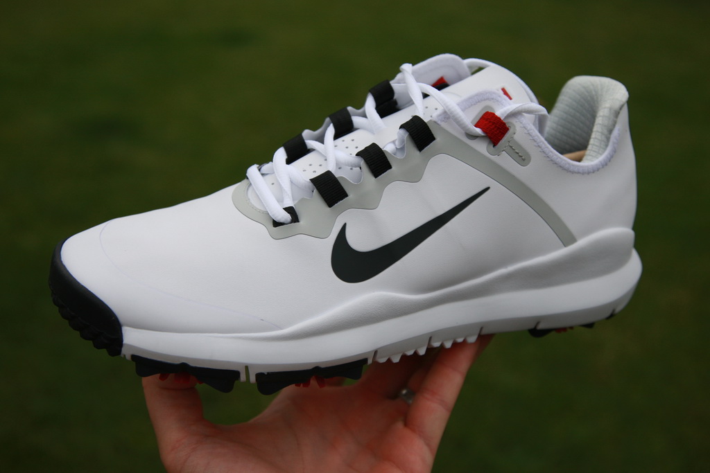 2019 tiger woods golf shoes