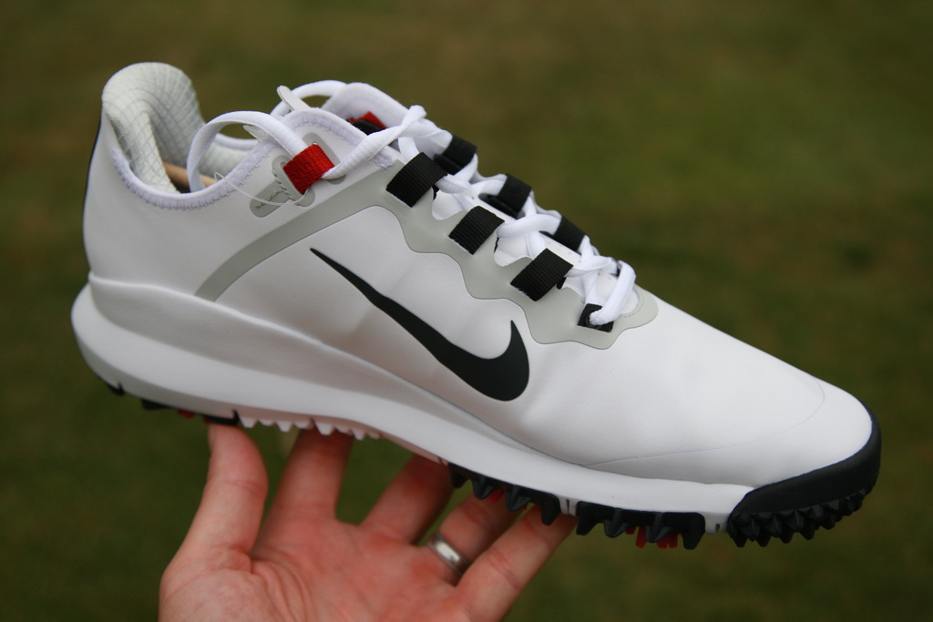 tiger woods nike golf shoes 2019