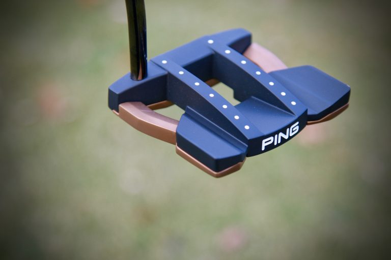 PING Tyne 4 Couvre-club de putter en cuir Noir/blanc 100 % authentique