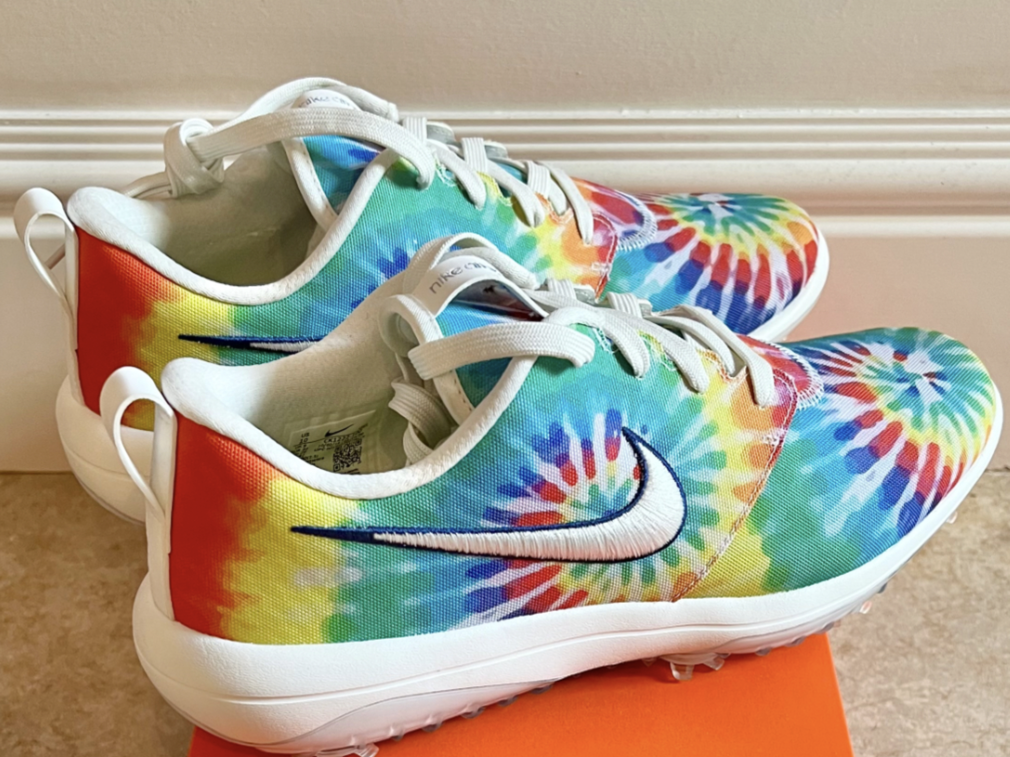 Laboratorium Geduld flexibel Coolest thing for sale in the GolfWRX Classifieds (5/3/22): Nike Roshe G  Tour NRG 'Peace, Love and Golf' Tie Dye's – GolfWRX