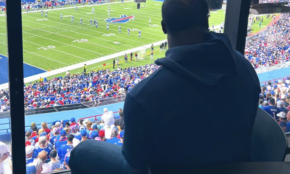 19th Hole Bartender: Takeo Spikes hilariously rips Buffalo Bills  hospitality because of ridiculous seat – GolfWRX